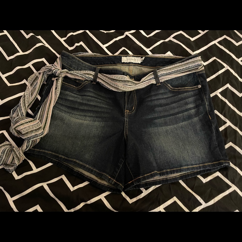 Torrid denim jean shorts with belt